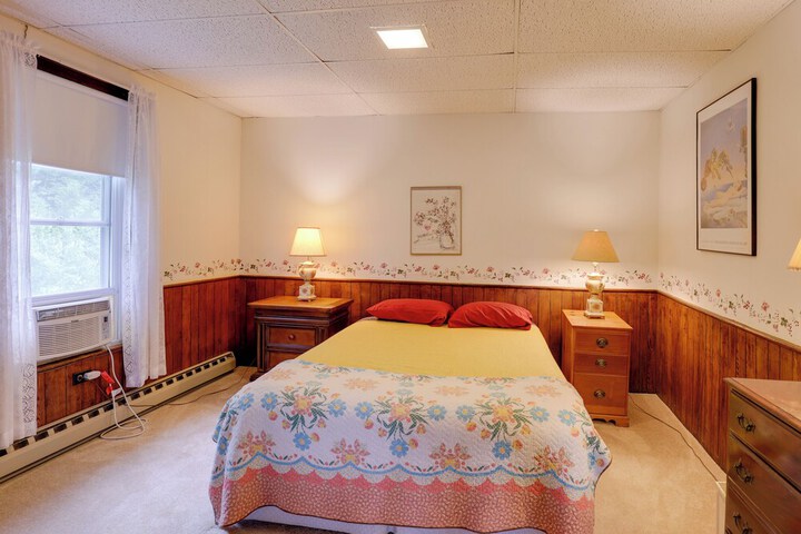 Lawrenceville Apartment w / Deck Near Gaming Lands!