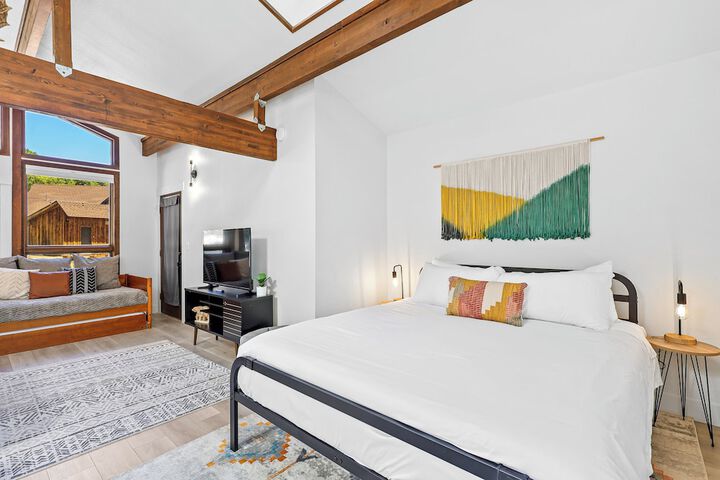 Basecamp Lodge