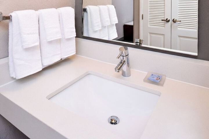 Country Inn & Suites by Radisson Brown Deer - Milwaukee North