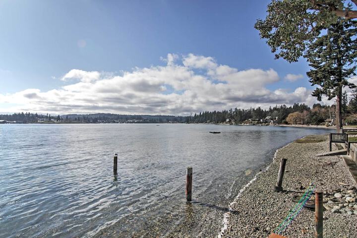 Gorgeous Poulsbo Waterfront Home on Liberty Bay!