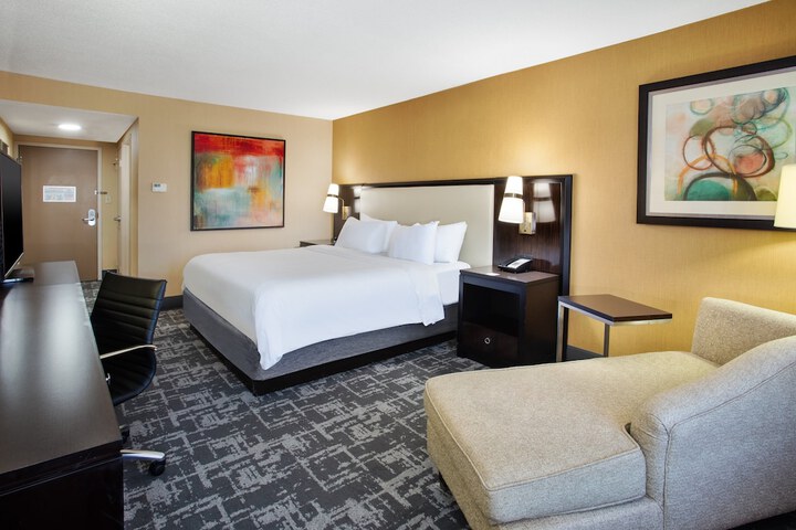 Room 33 of 61