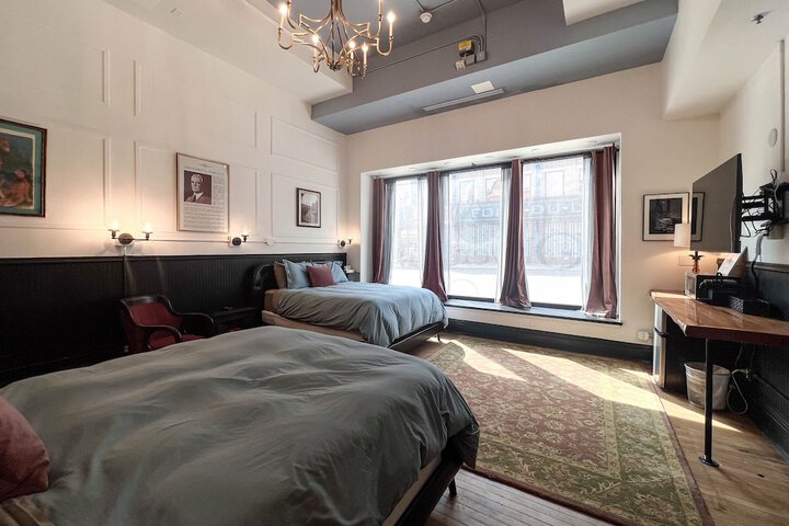 Room 4 of 120