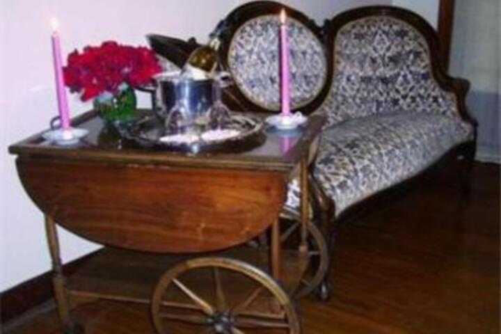 Allas Historical B & B