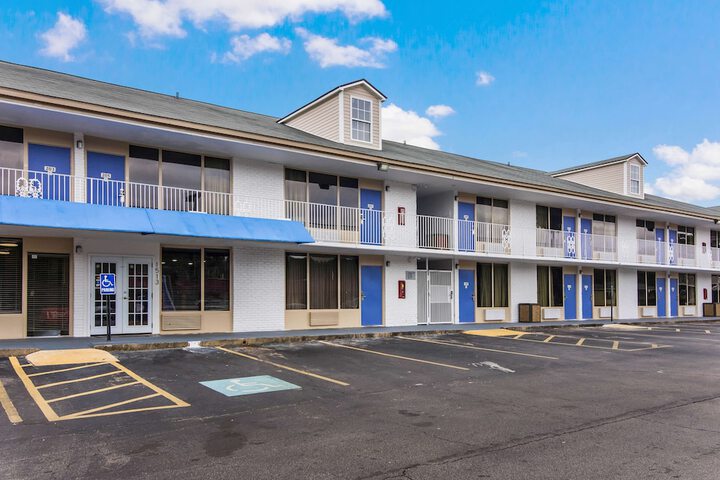 Hotel 4 of 25