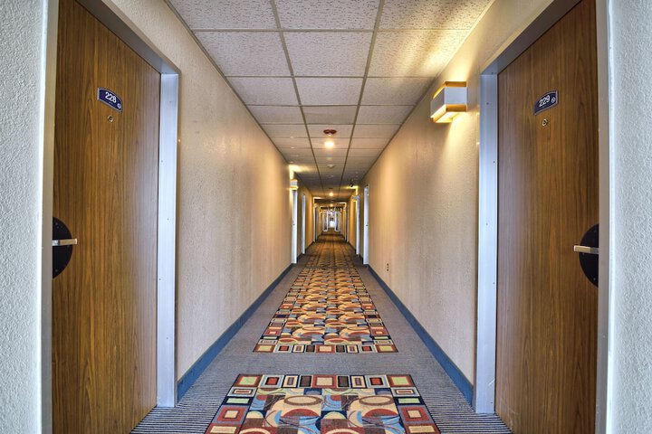 Ballroom/Hall 32 of 34