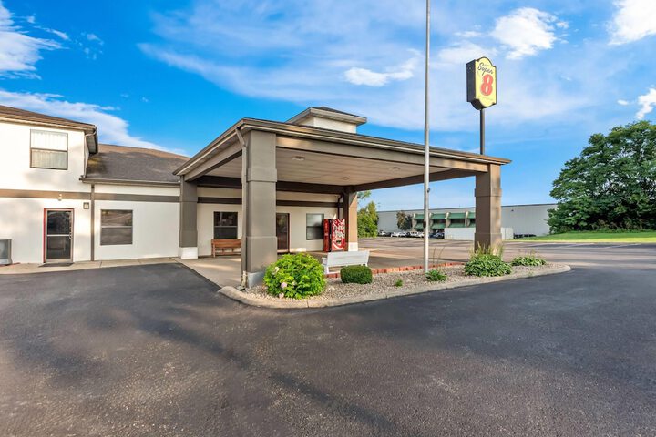 Super 8 by Wyndham Bellefontaine