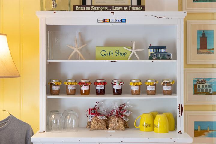 Gift Shop 96 of 108