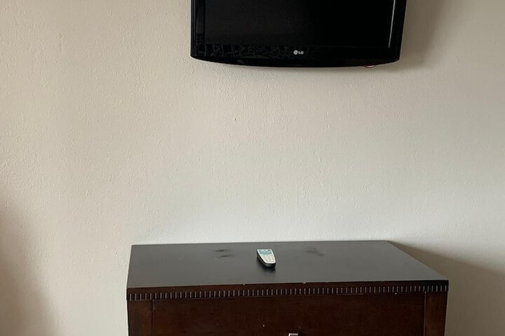 Room 4 of 12