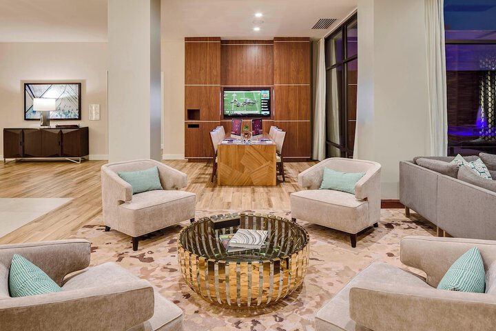 Lounge 54 of 67