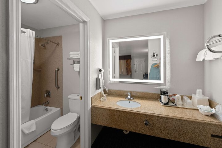 Room 9 of 29