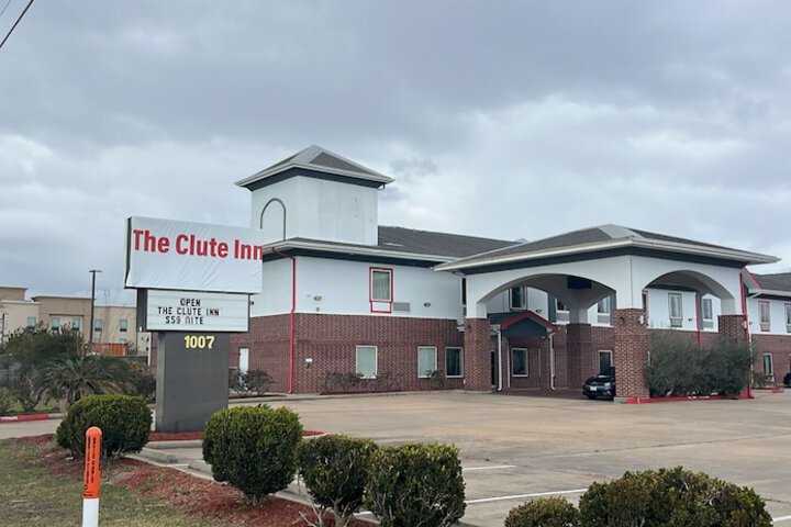 Suburban Studios Clute - Lake Jackson