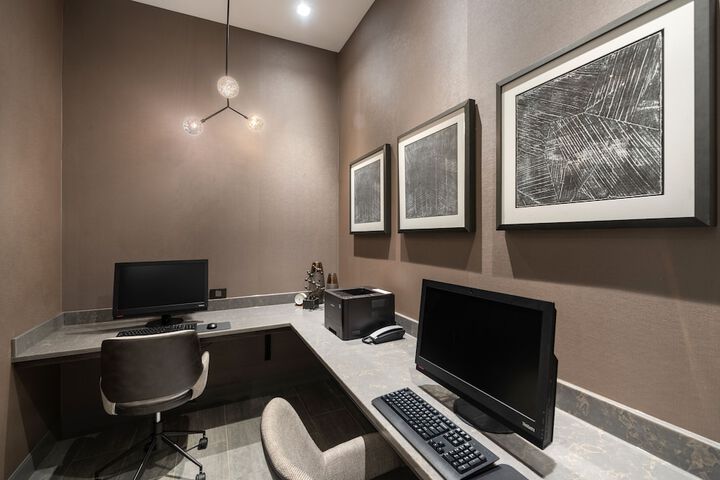 Business Center 58 of 60