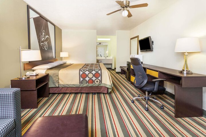 Room 21 of 37