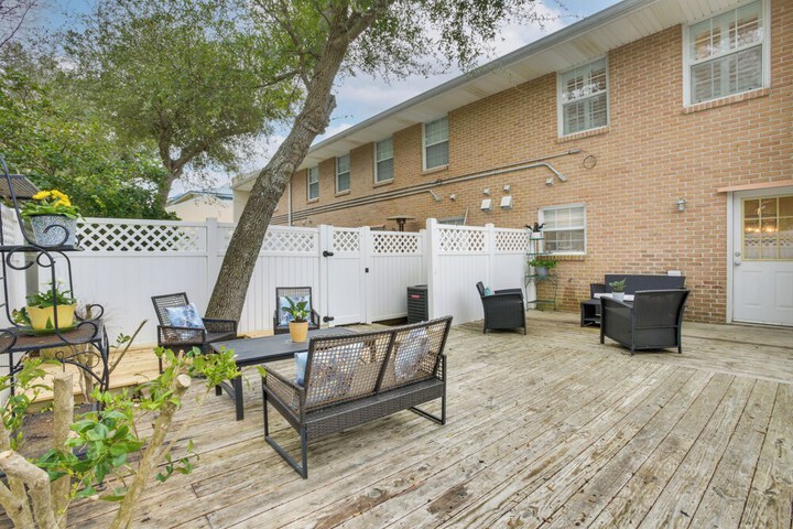 Old Town Bay St. Louis Townhome: Walk to Beach