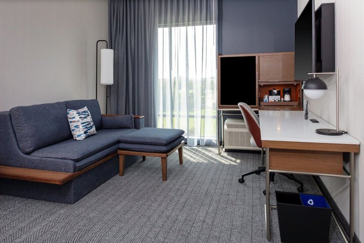 Room 21 of 28