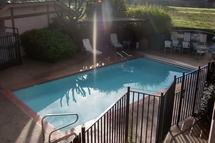 Pool 6 of 35