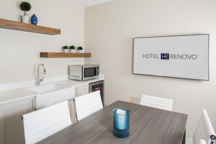 Hotel Renovo Des Moines UrbandaleTapestry Collection Hilton
