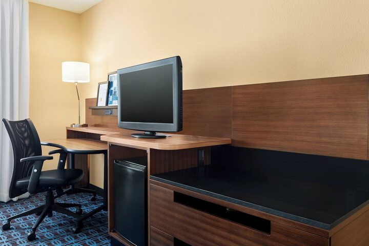 Room 11 of 25
