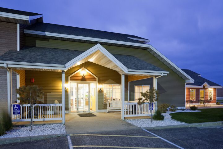 Paynesville Inn & Suites