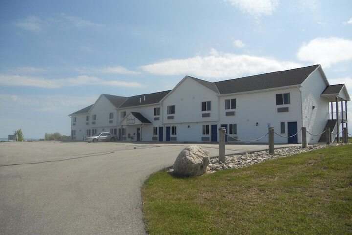 Coho Motel and Suites