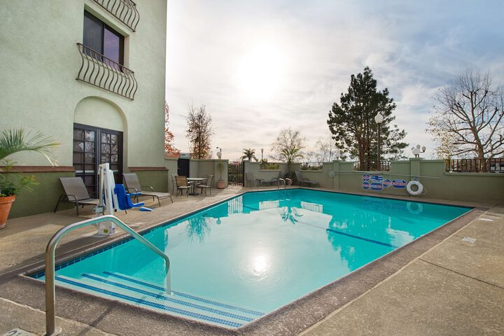 Pool 4 of 33