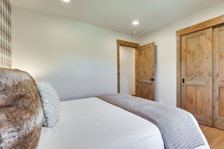 Updated Silverthorne Home w / Hot Tub & Mtn Views!