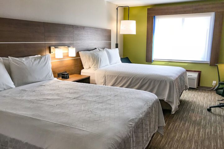 Room 13 of 36
