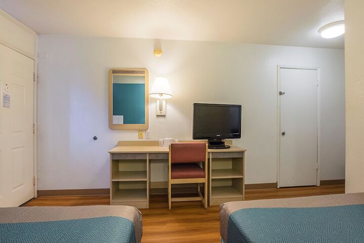 Room 11 of 36