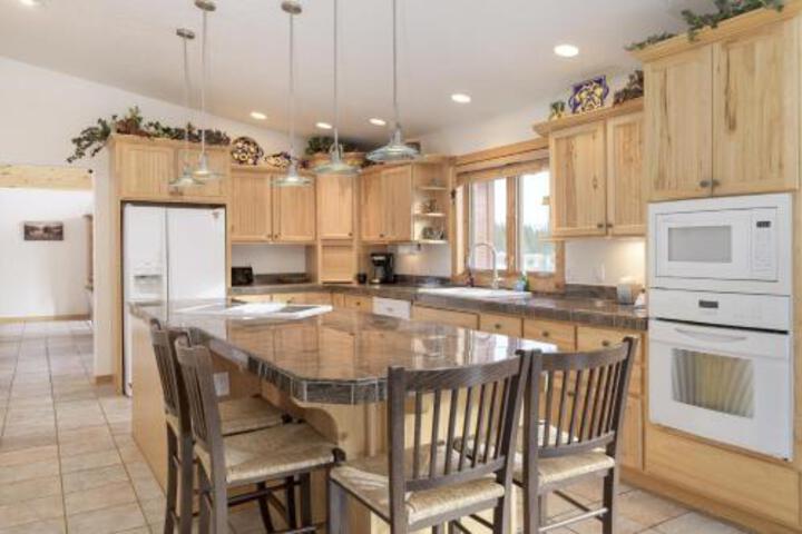 Mountain Peak 3.5 Bathrooms Home