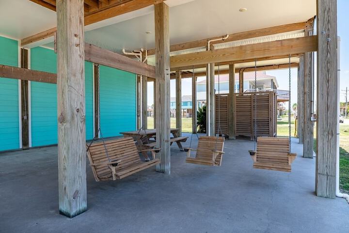 Sunrise Paradise 3 Bedroom Home by RedAwning