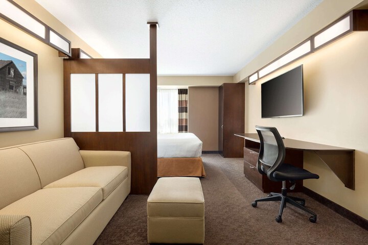 Room 26 of 38