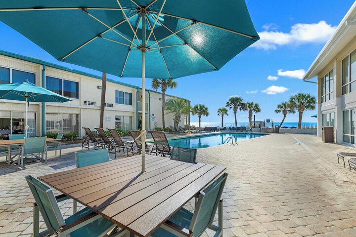 The Oceanfront Litchfield Inn