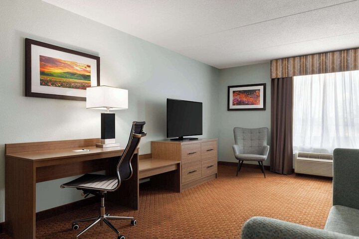 Room 25 of 43