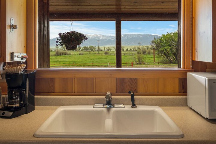 El Western Cabins & Lodges