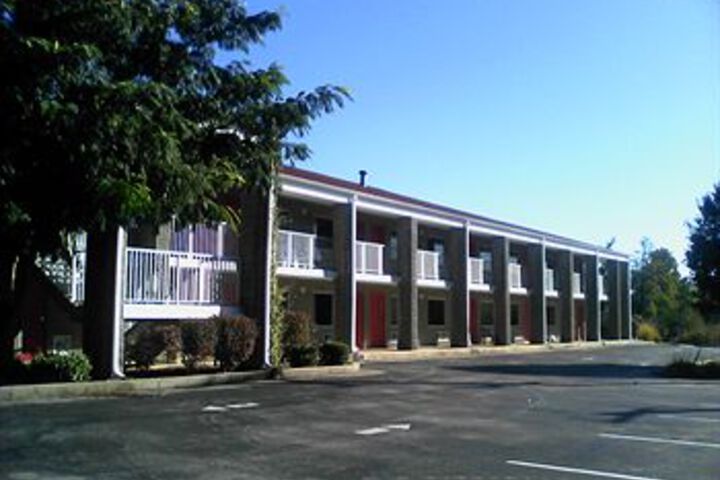 Campton Parkway Inn