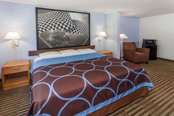 Room 6 of 18