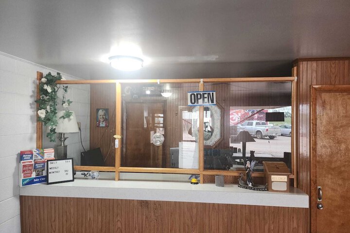 First Inn by OYO Quinter Hwy 70