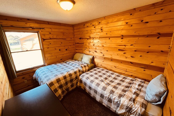 Horseshoe Bay Lodge