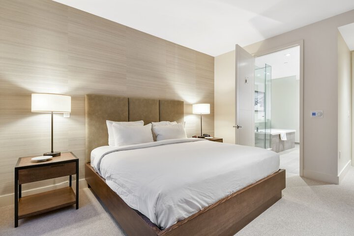 Room 52 of 187