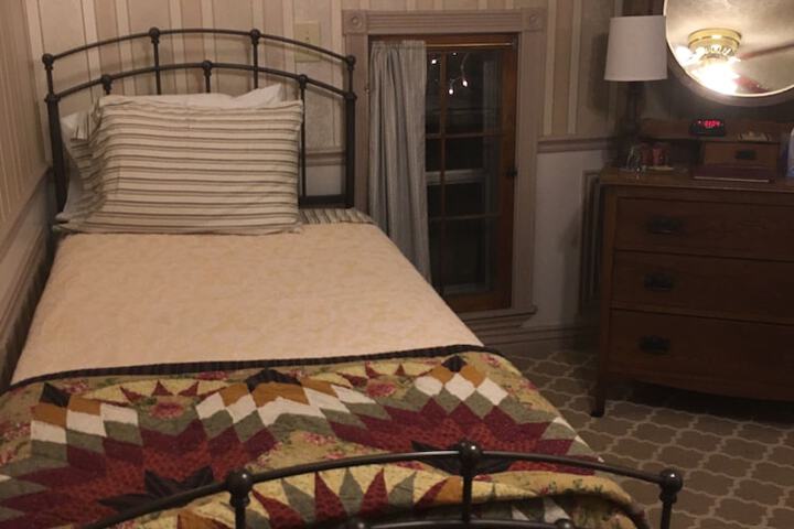 Room 112 of 223