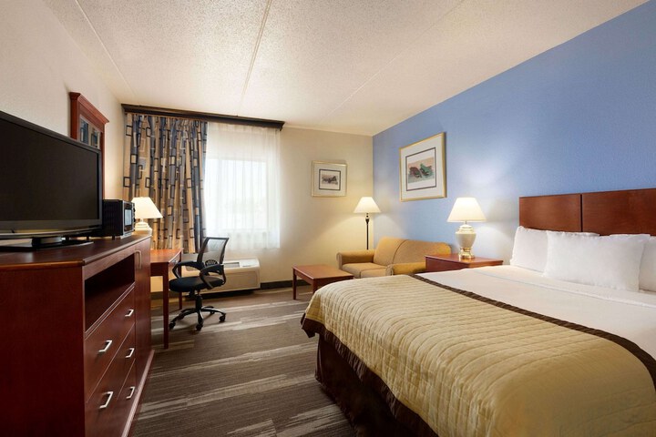 Room 8 of 25