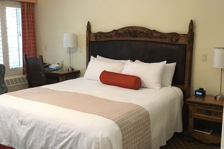Room 48 of 221