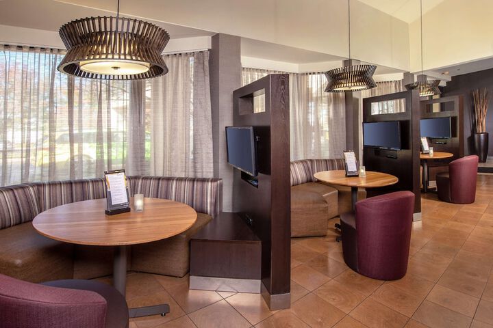 Business Center 26 of 27
