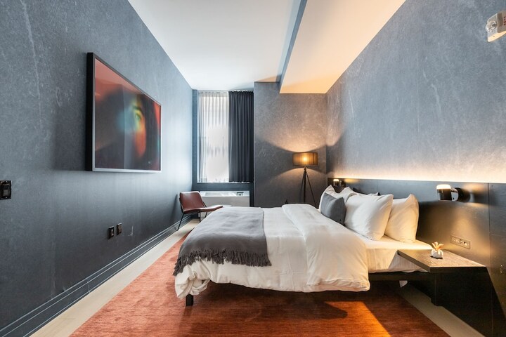 Room 50 of 82