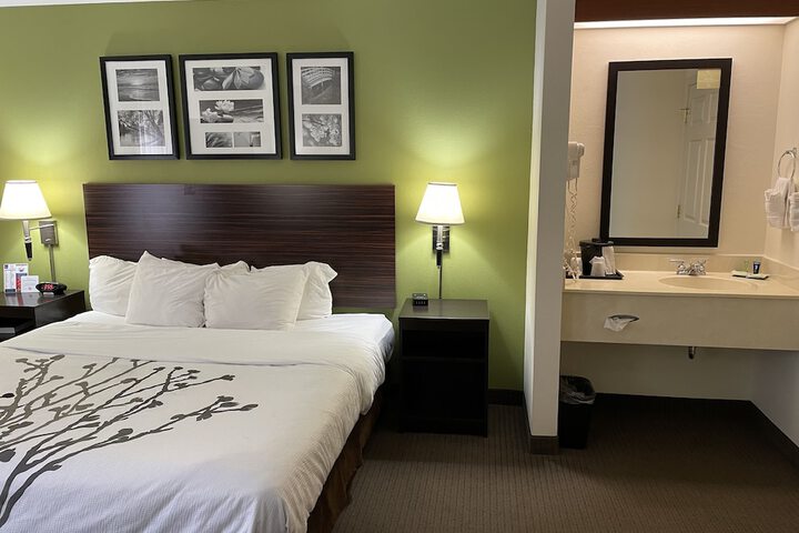 Room 53 of 86