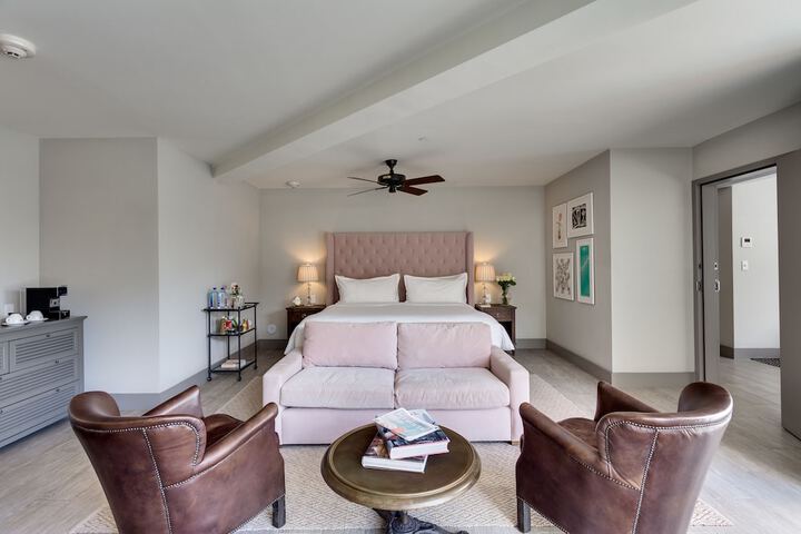 Room 52 of 104