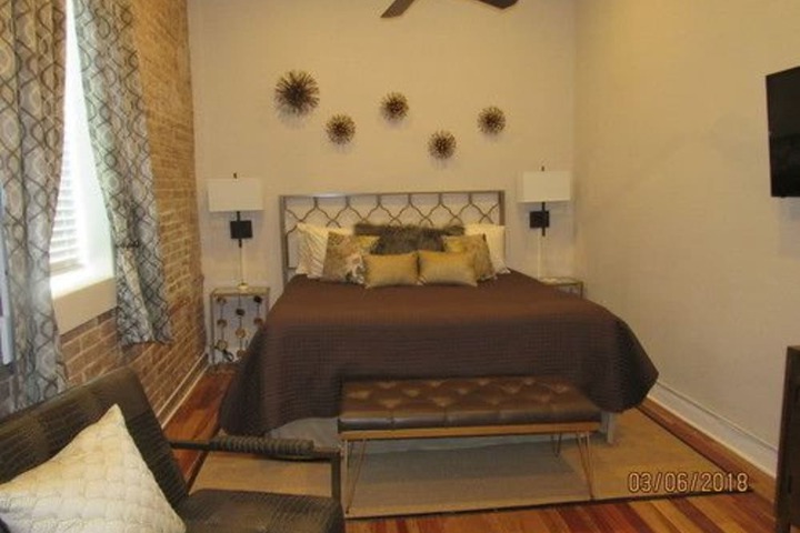 Hamilton House Inn