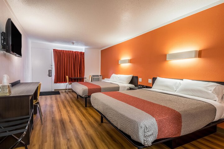 Room 14 of 35
