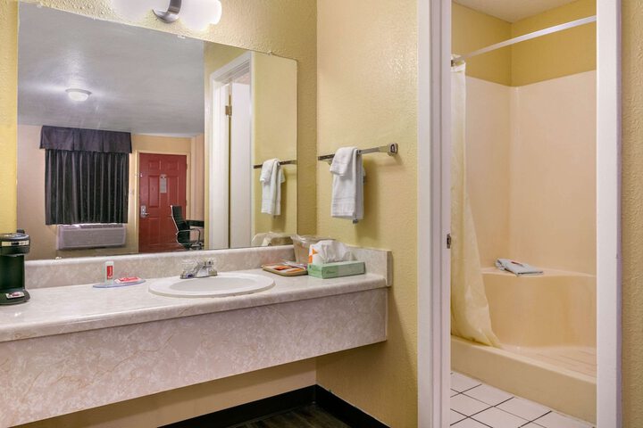 Room 19 of 27