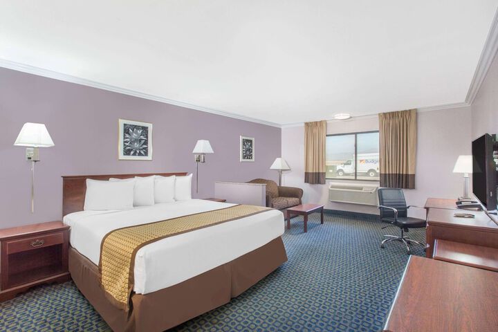 Room 33 of 46